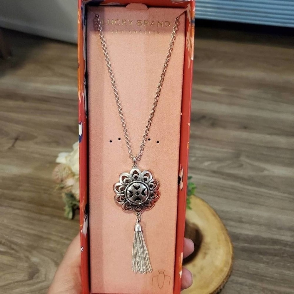 𝅺Lucky brand‎ dangle tassle necklace